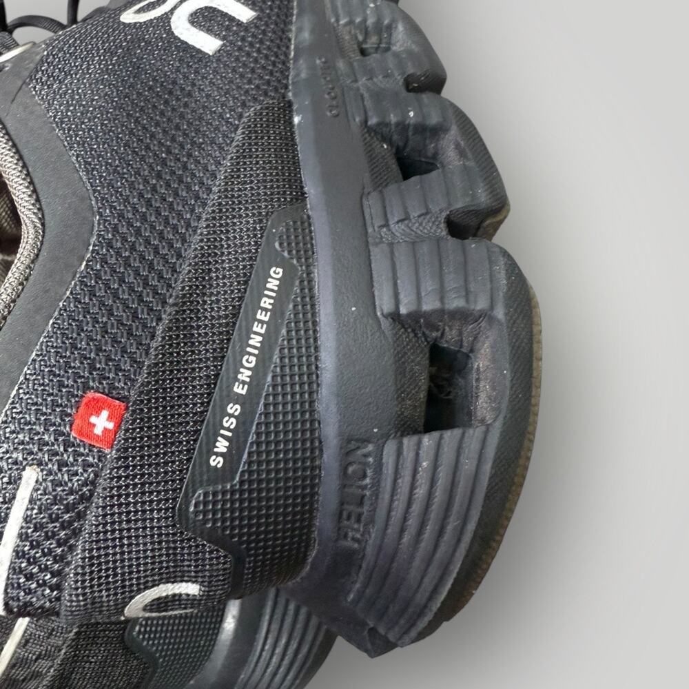 ON Running Cloud Women’s Shoes – Size W7.5 – Black – Pre-Owned - Picture 4 of 11